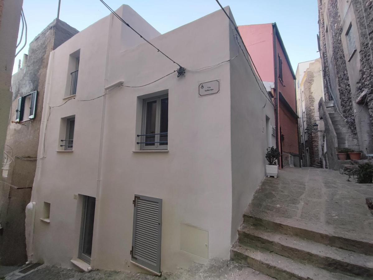 카스텔사르도 Residenza Nel Borgo L'Appusentu B&B 외부 사진