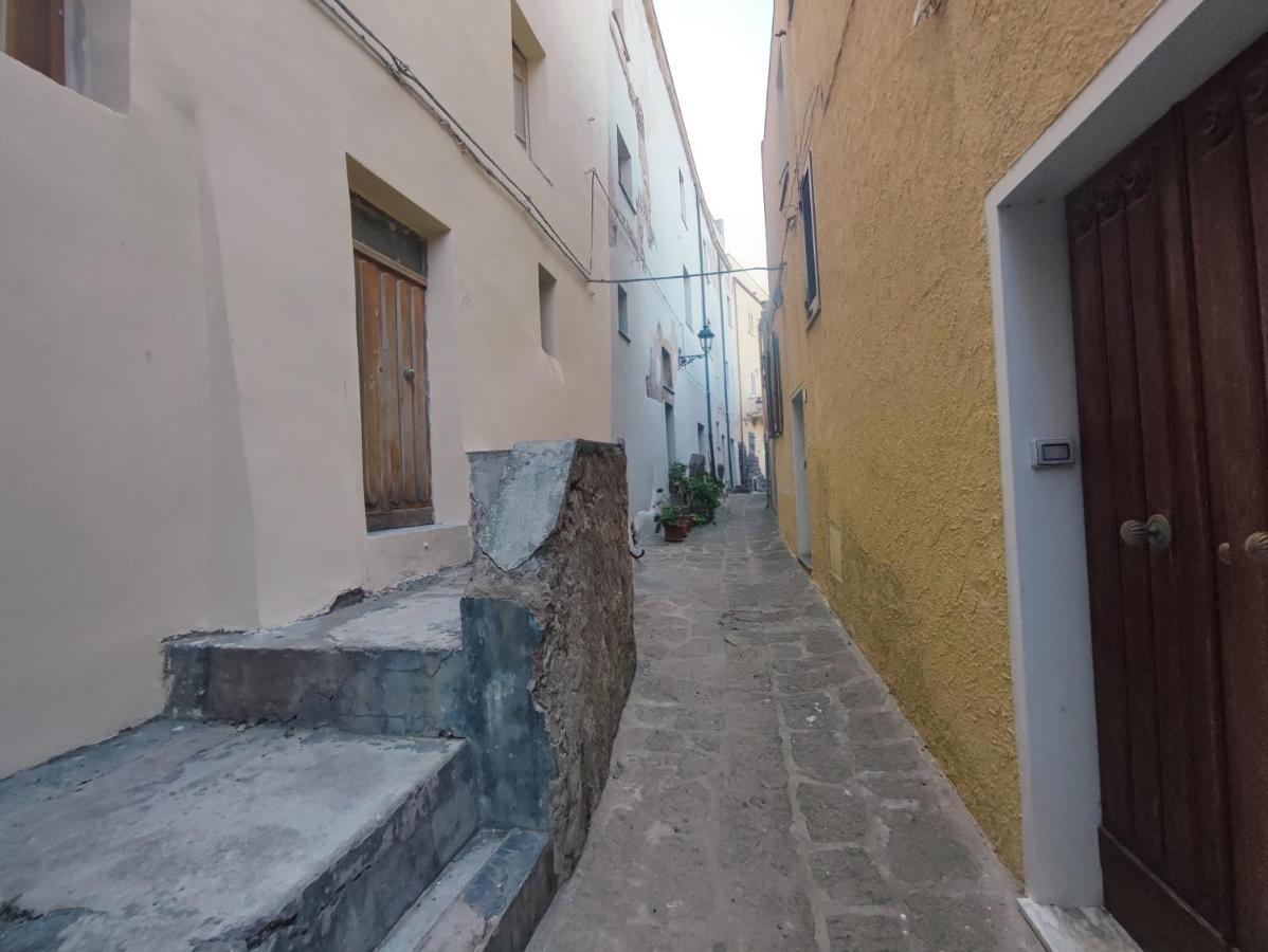 카스텔사르도 Residenza Nel Borgo L'Appusentu B&B 외부 사진