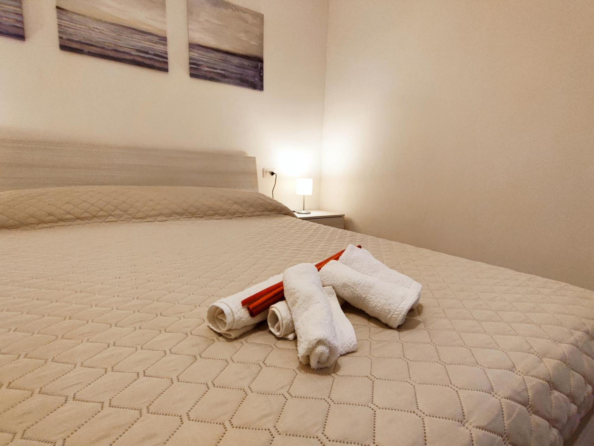 카스텔사르도 Residenza Nel Borgo L'Appusentu B&B 외부 사진
